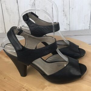 me too Black Leather Peep-Toe Heels